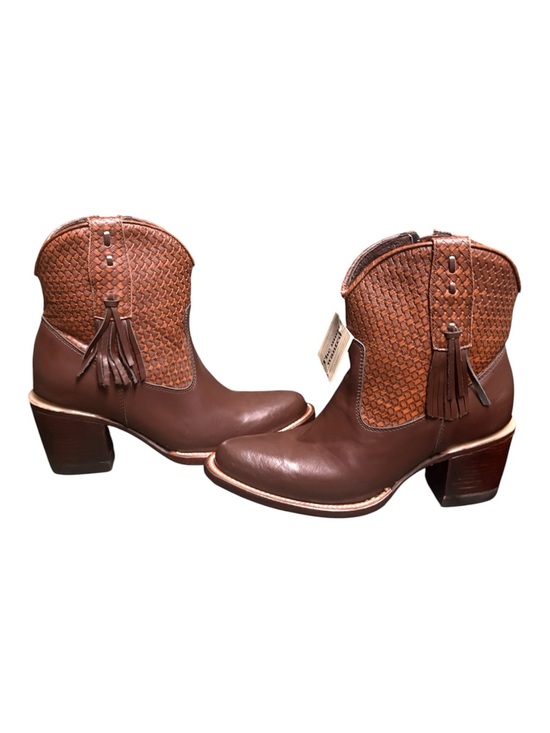 Roca de Madera Shoes - New Women’s Brown Woven Leather Ankle Boots with Tassel